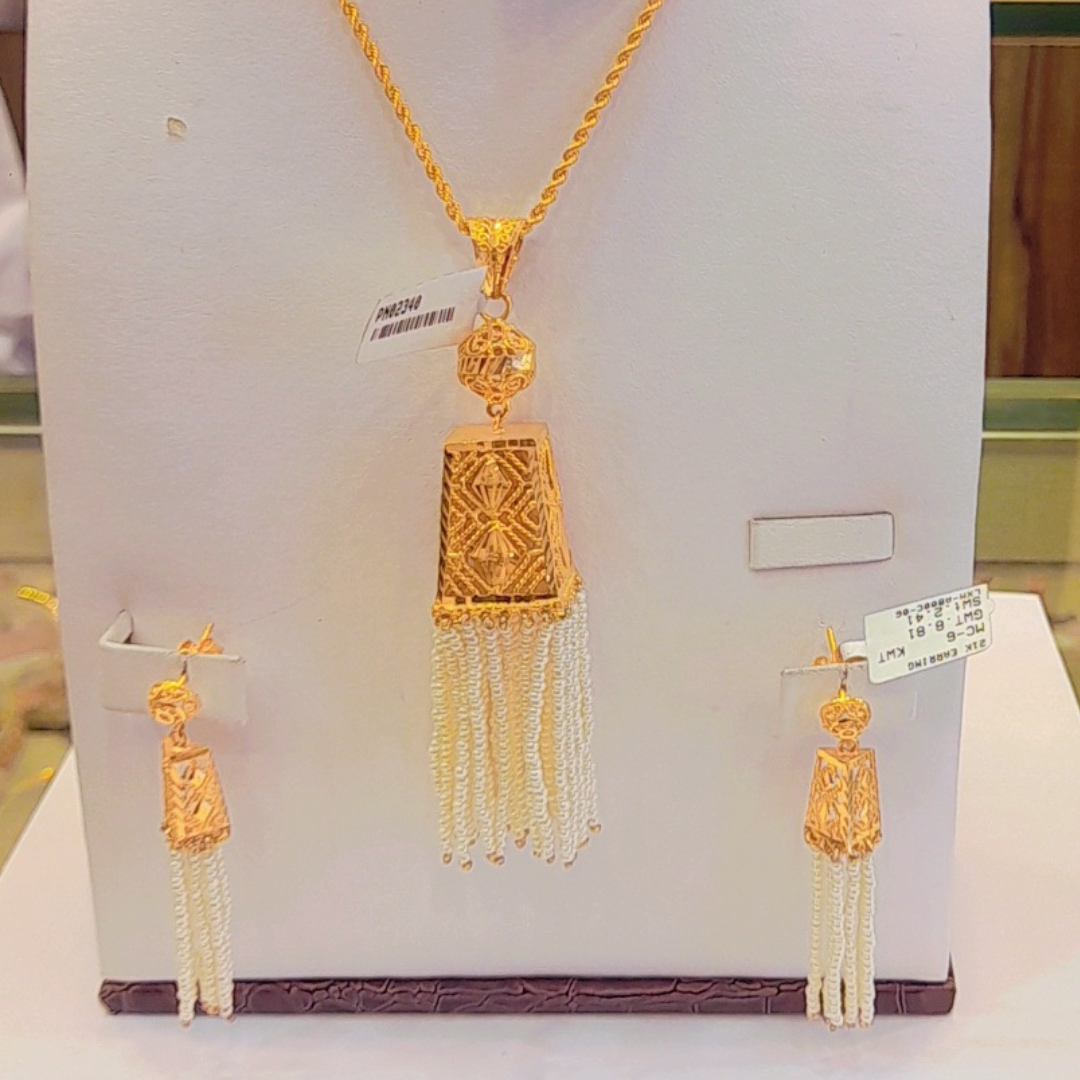 Gold and Pearl Hanging Set - 21k